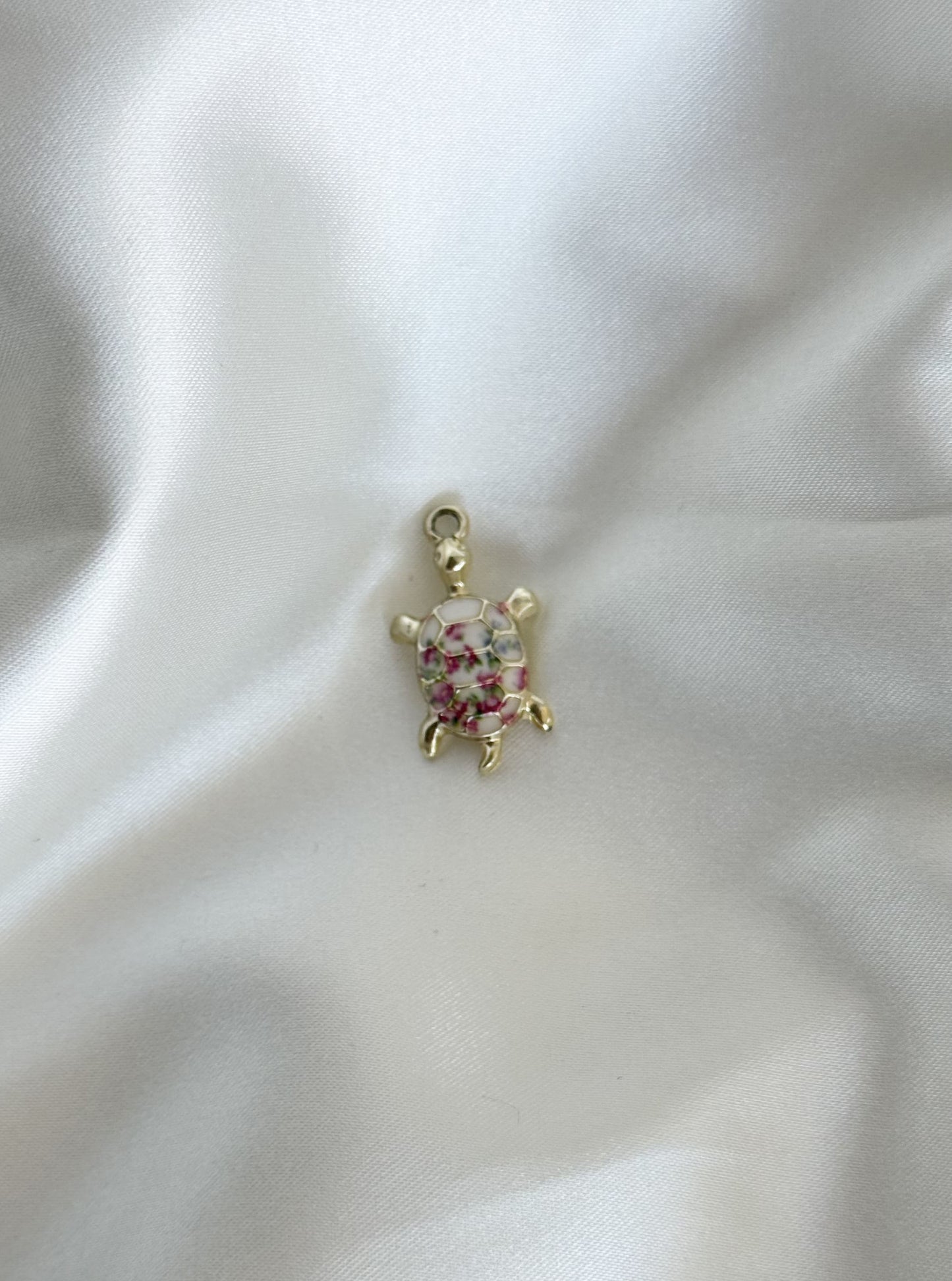 130| Charm en émail