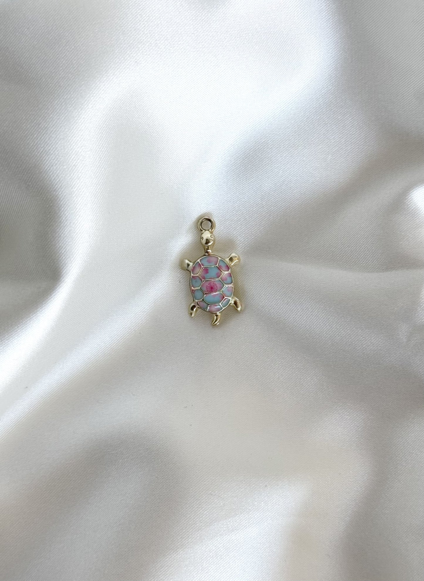 131| Charm en émail