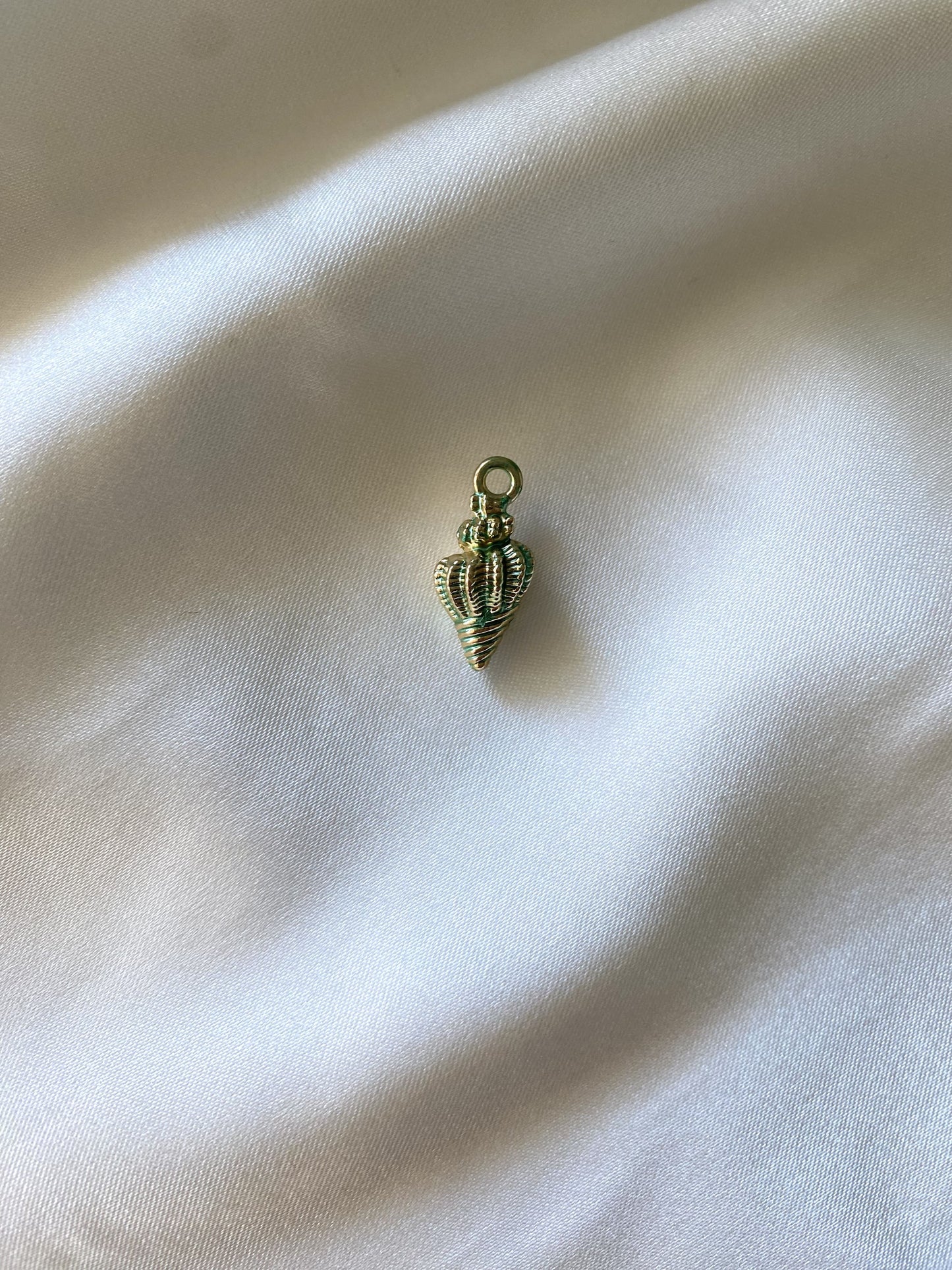 21| Charm en émail