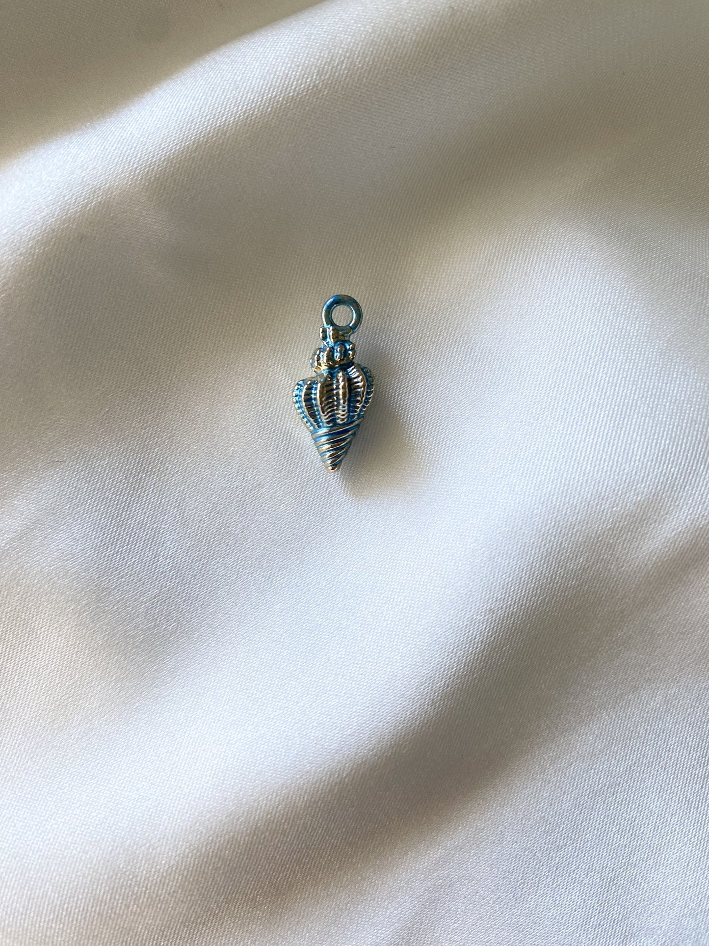20| Charm en émail