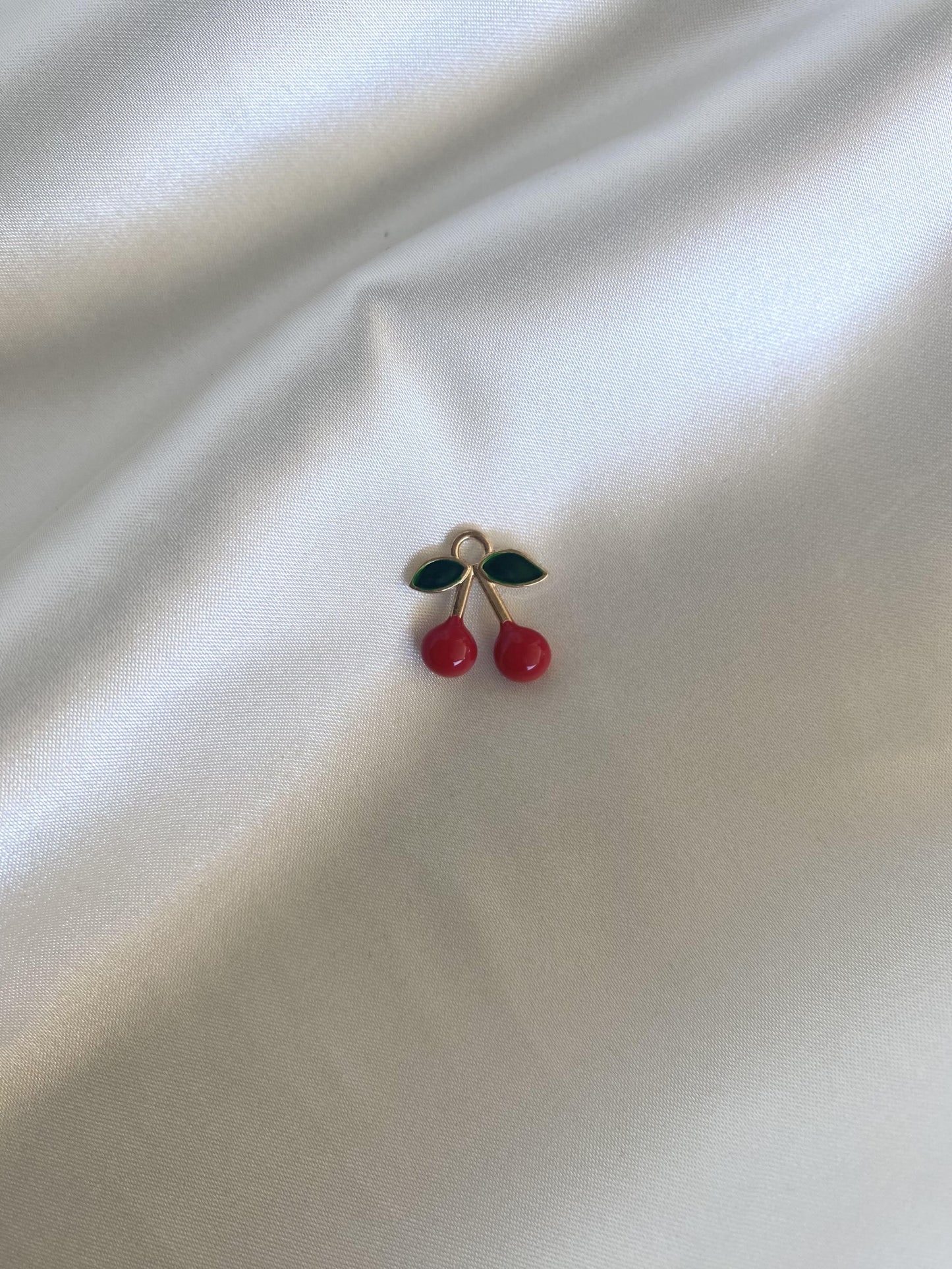 106| Charm en émail