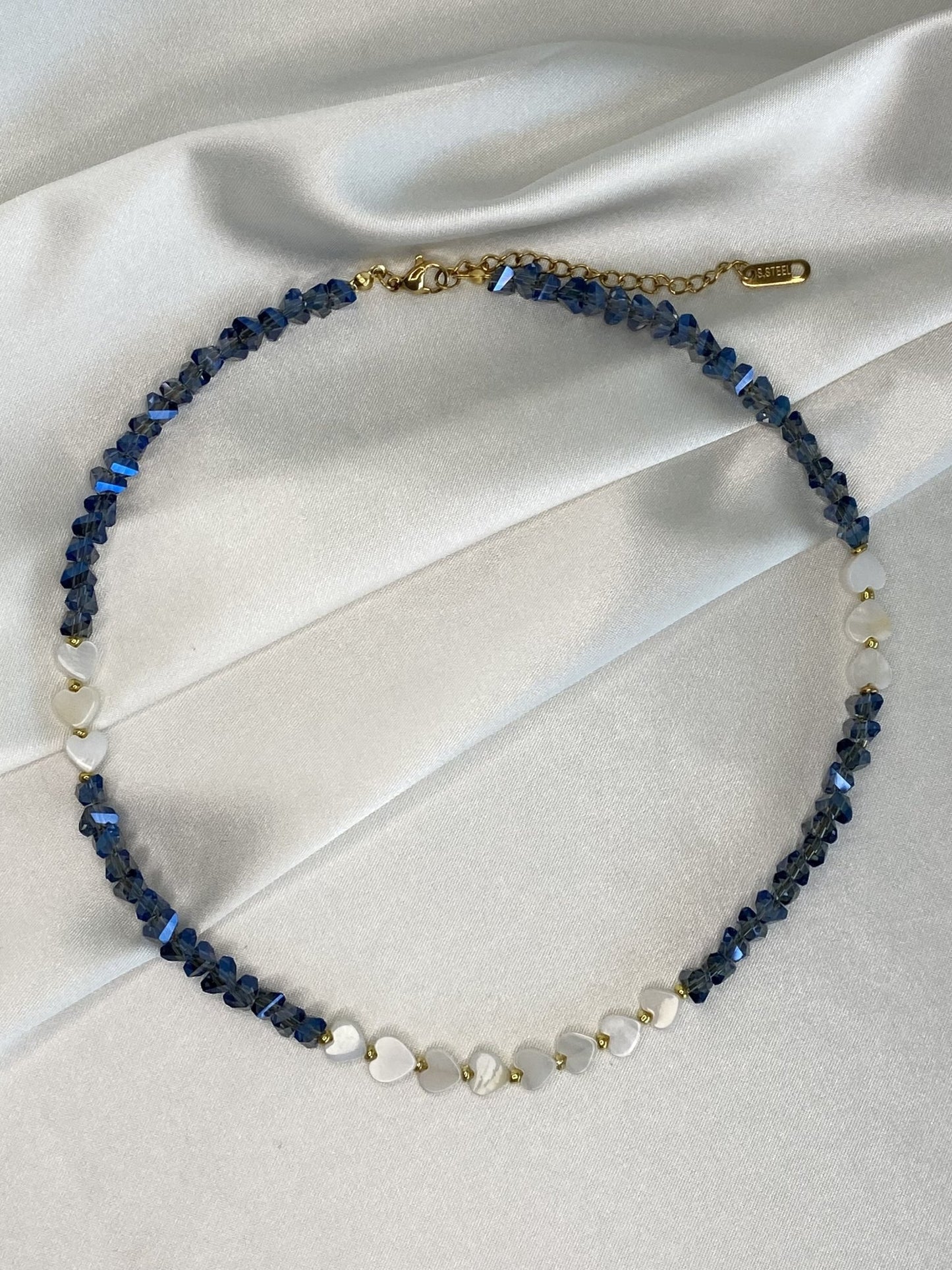 BLUE | Collier en perles naturelles et acier inoxydable