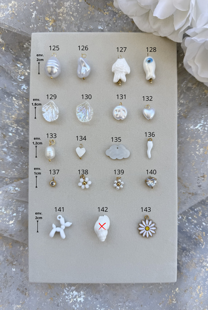 BASE | Colliers à charms