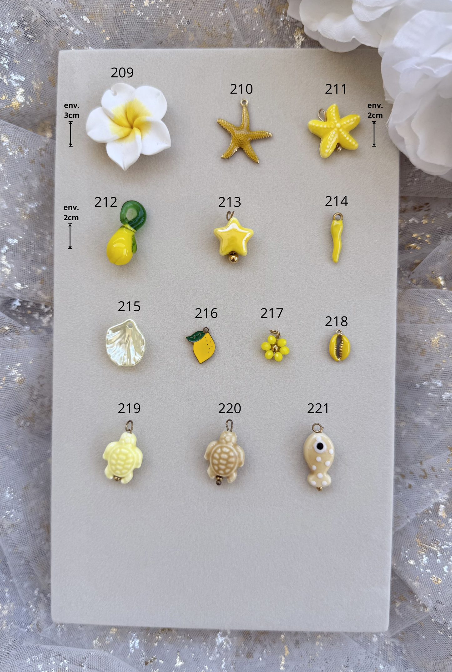 BASE | Colliers à charms