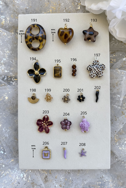 BASE | Colliers à charms