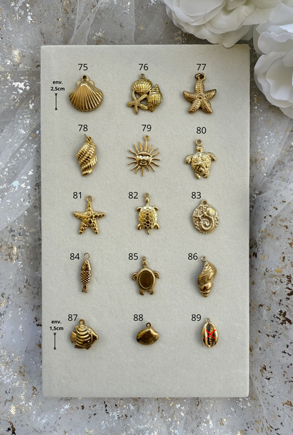 BASE | Colliers à charms
