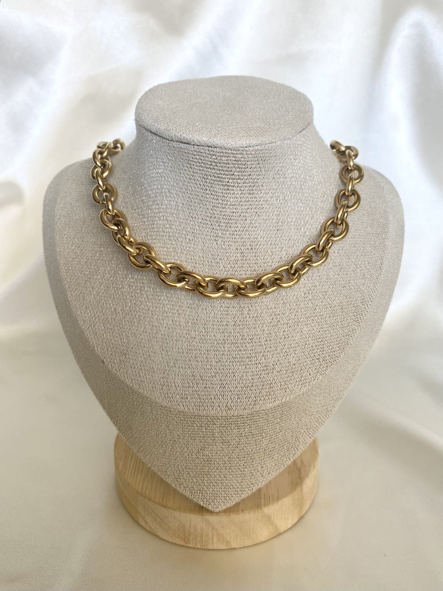 BASE | Colliers à charms